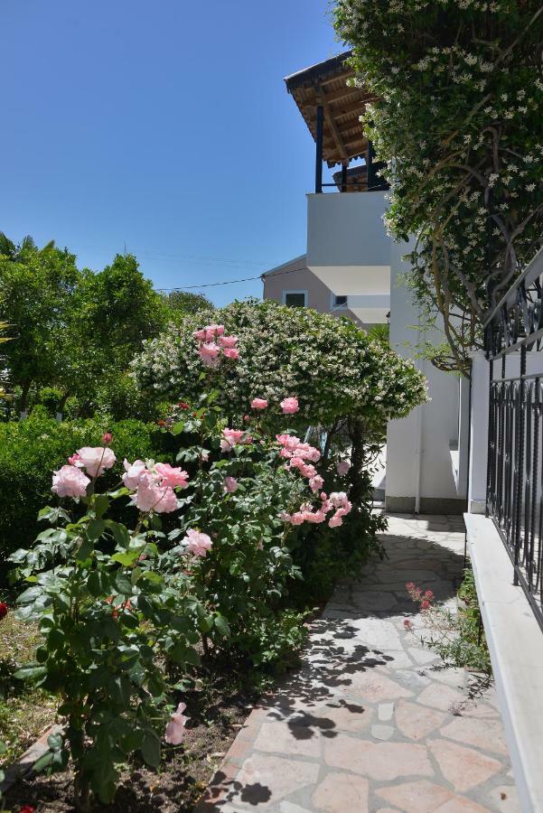 Kostas' Garden Apartment