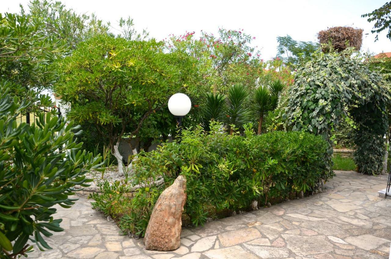 Kostas' Garden Apartment *